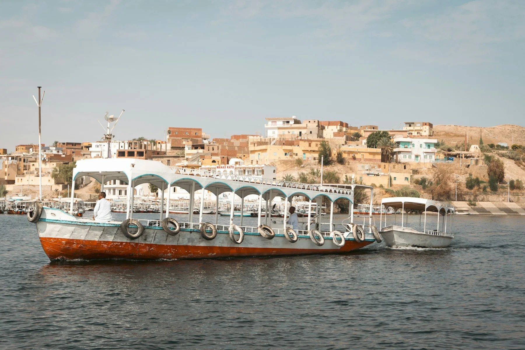 Un bateau de passagers sur le Nil à Assouan