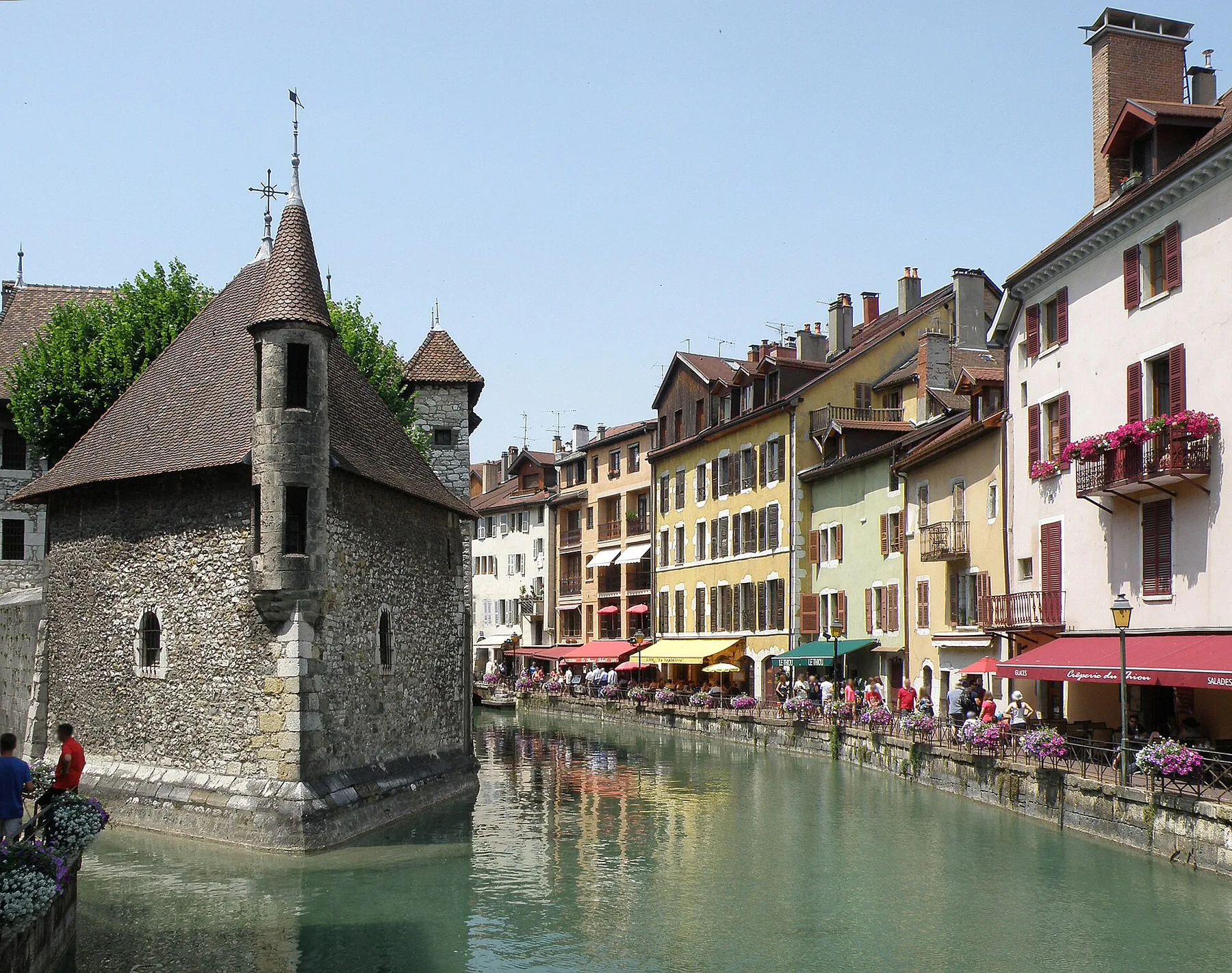 Palais de l’Isle et canal du Thiou dans la vieille ville d’Annecy