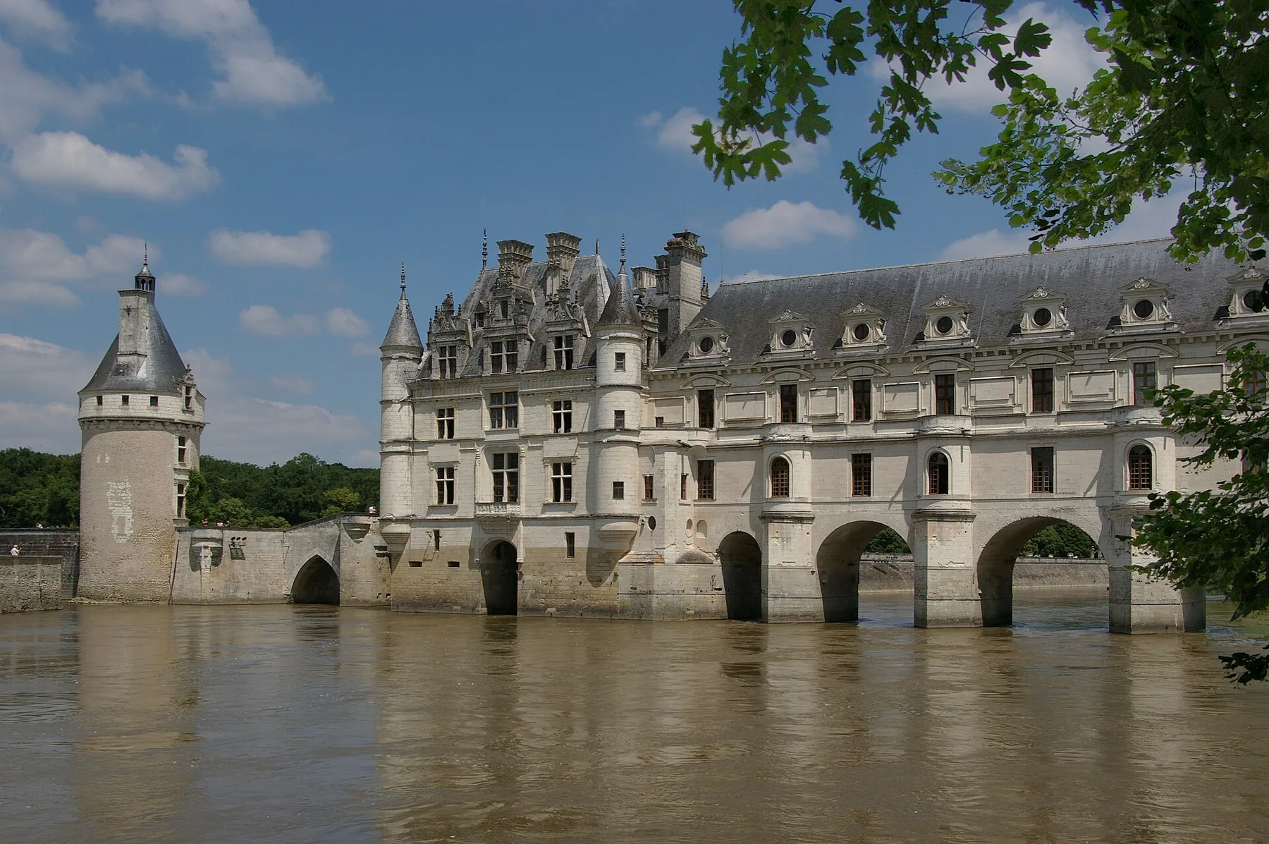 Château de Chenonceau au-dessus du Cher