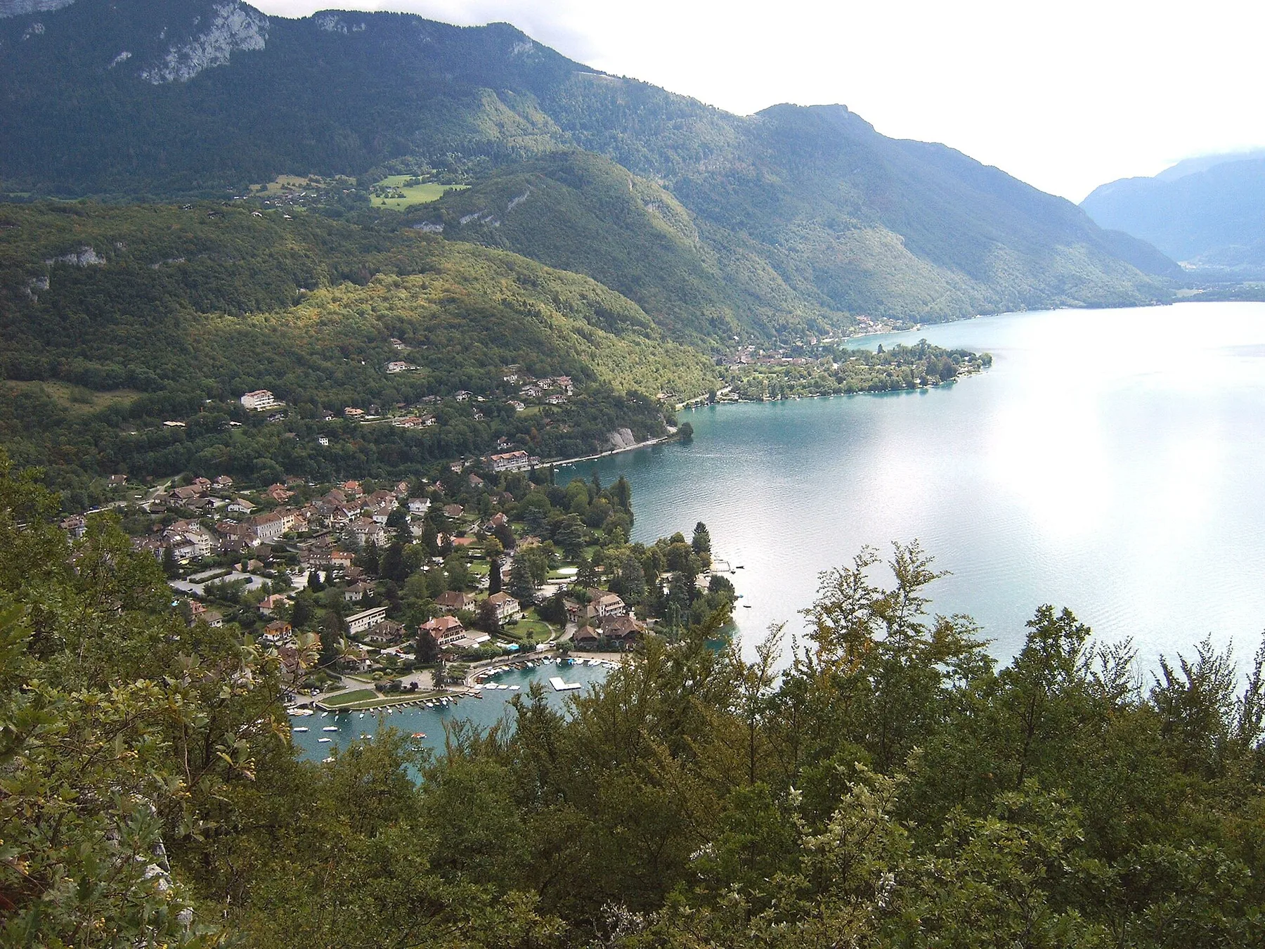 Village de Talloires au bord du lac d’Annecy