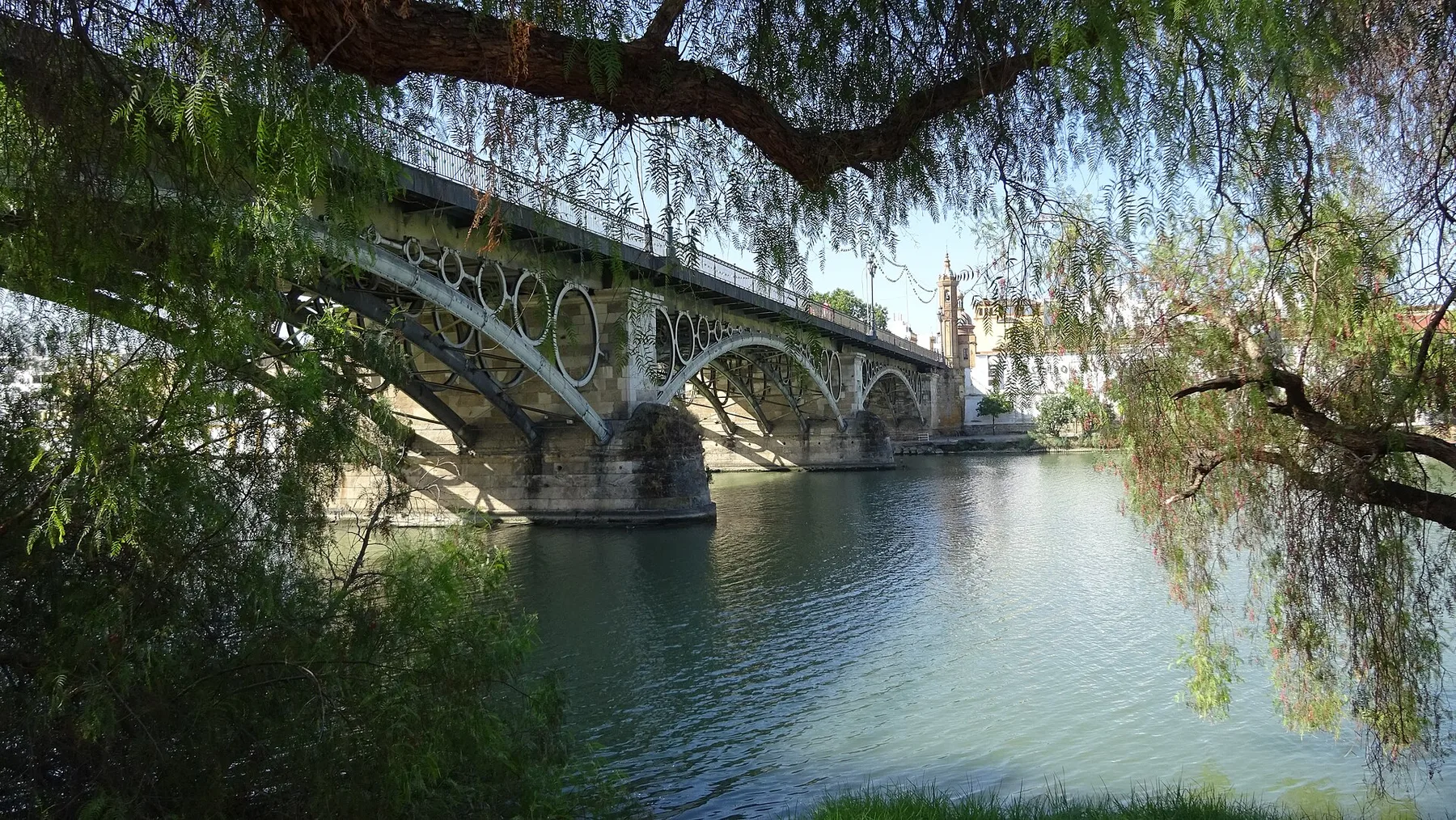 Pont de Triana sur le Guadalquivir à Séville