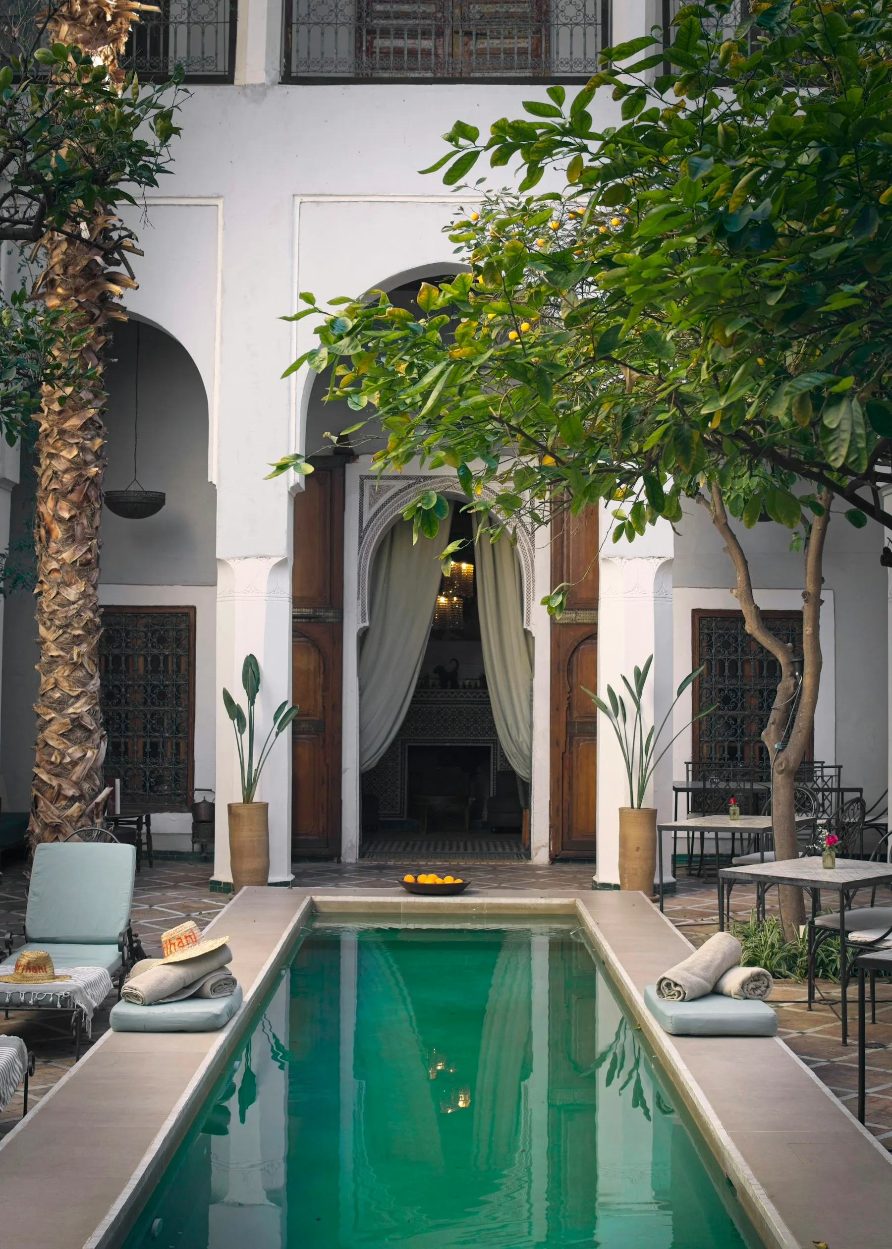 Patio et bassin du Riad Le Rihani à Marrakech