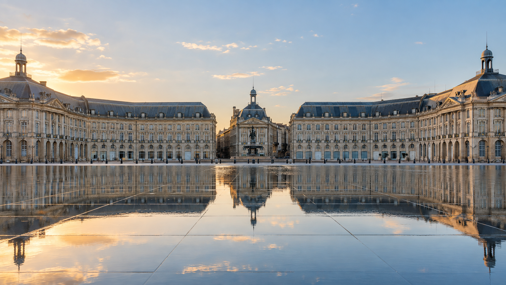 Bordeaux, la place de la Bourse et le miroir d’eau