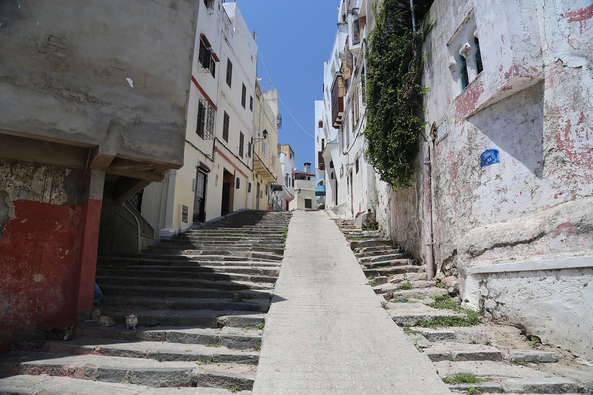 Une ruelle en escalier dans la médina de Tanger
